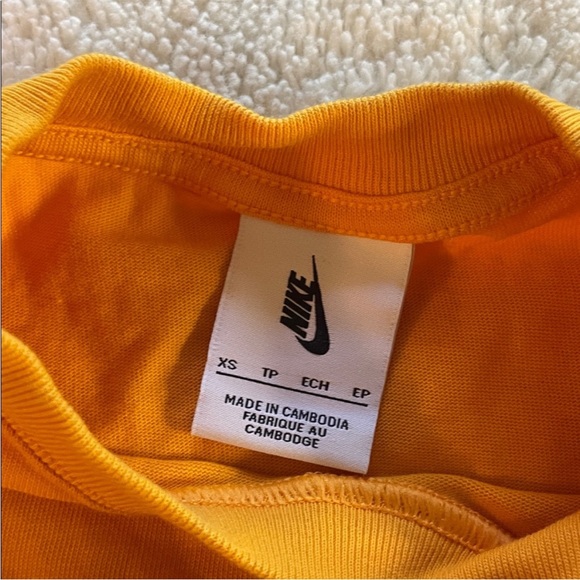 Nike Women's Orange Cotton Crop Top - Picture 4 of 6